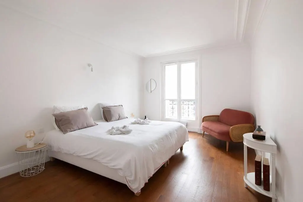 Magnificent Apt In Paris Near Champs Elysees-8 Ppl Apartment